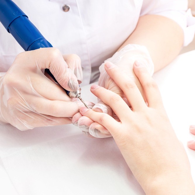 how much do nail techs make