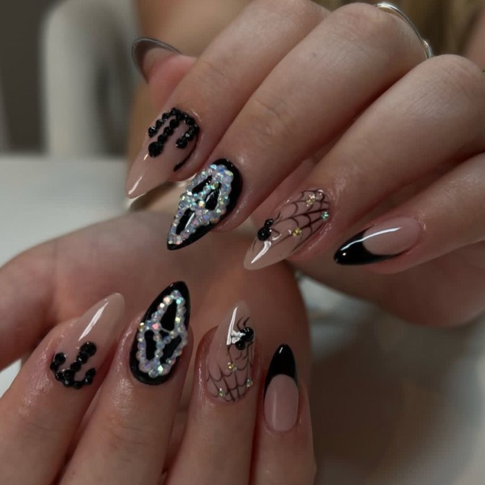 black halloween nails