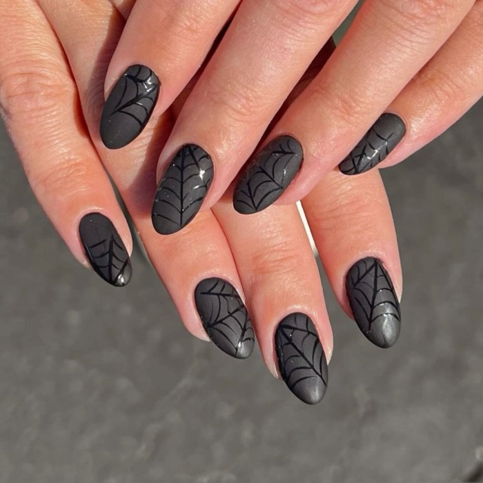 black halloween nails