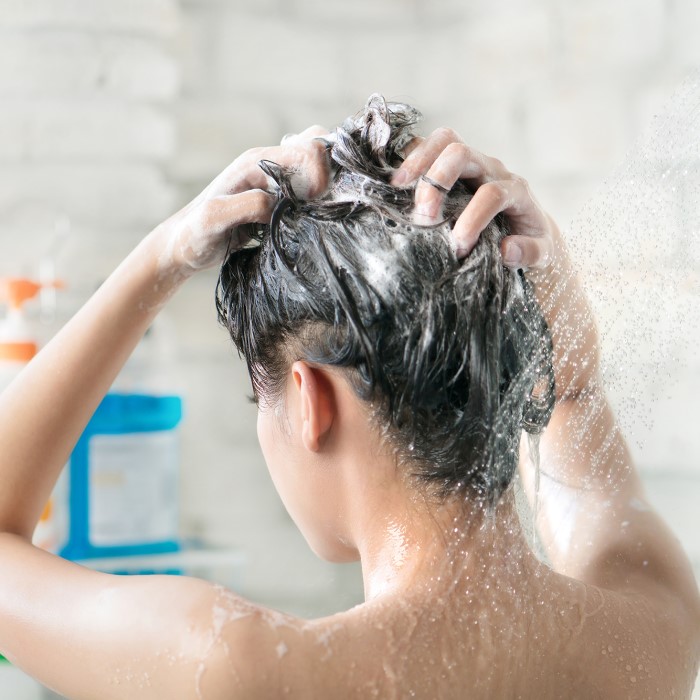 does washing your hair everyday cause hair loss