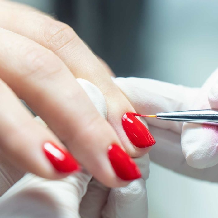 how much to tip nail salon