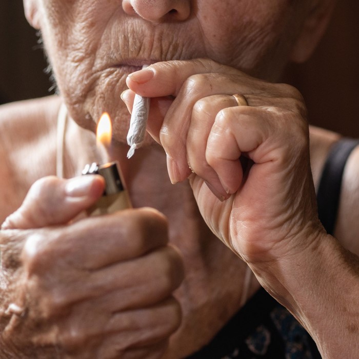 does smoking weed cause hair loss