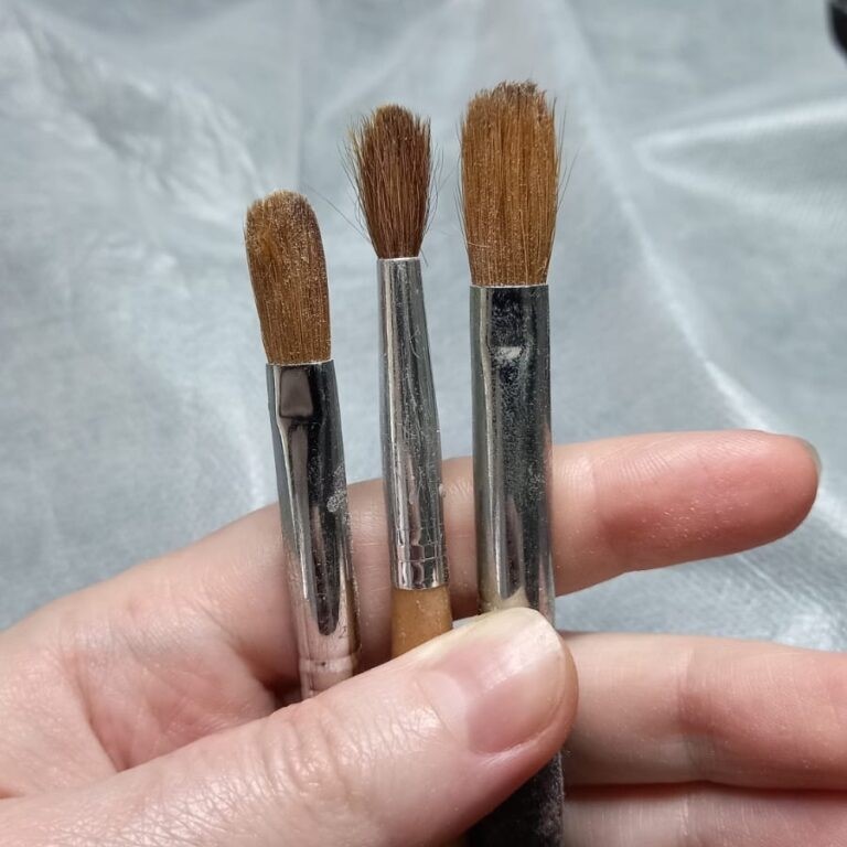 how to clean acrylic nail brushes