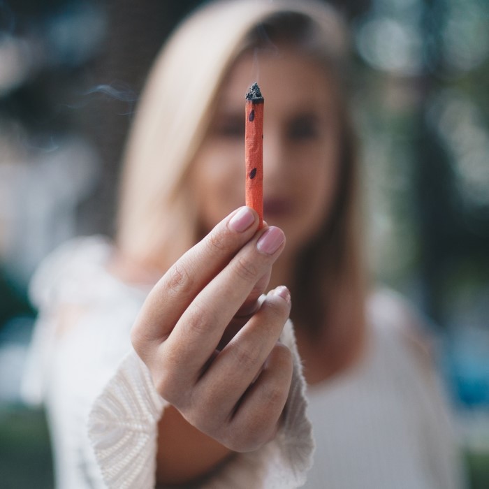 does smoking weed cause hair loss