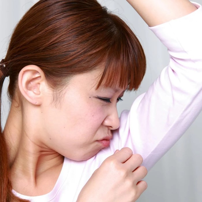 does armpit hair cause odor