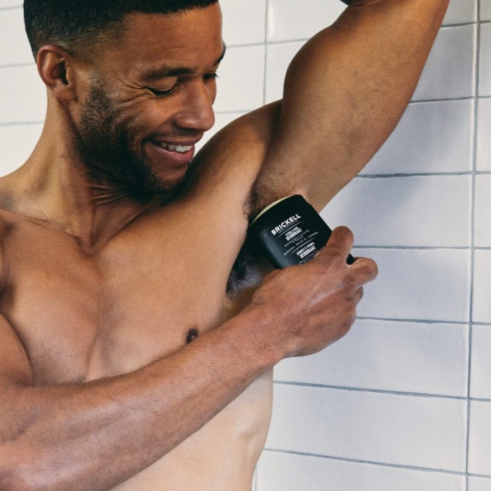 does armpit hair cause odor