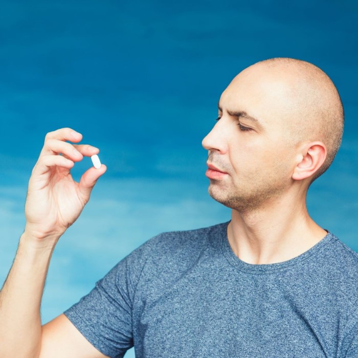 does b12 deficiency cause hair loss