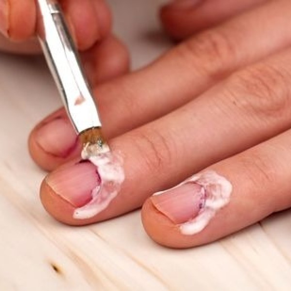 does alcohol remove nail polish