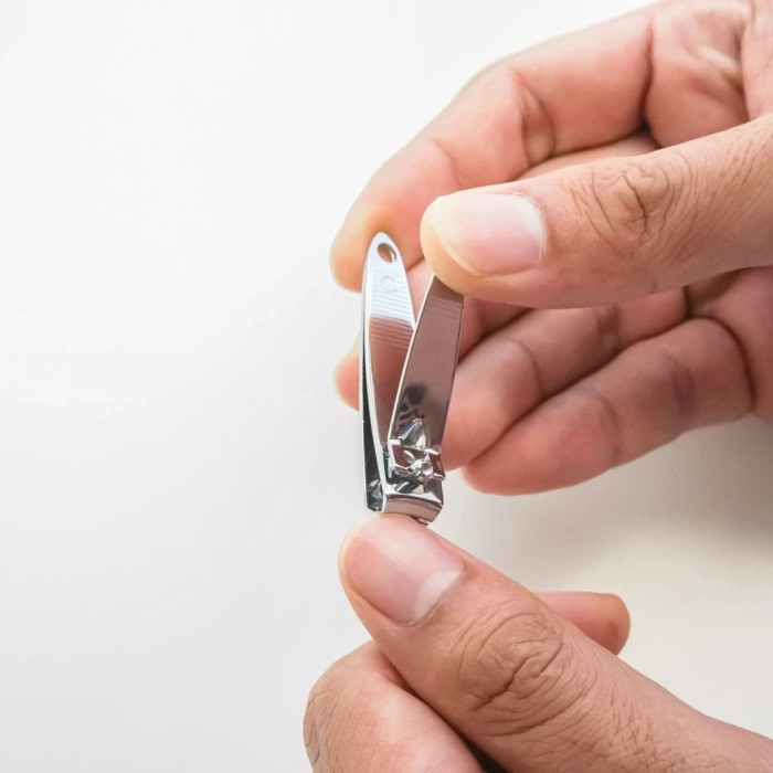 how to clean nail clippers