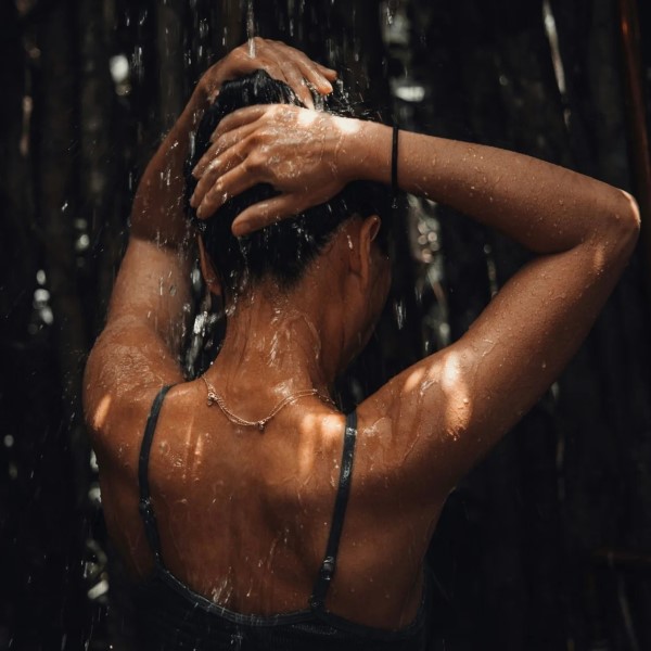 are cold showers good for your skin