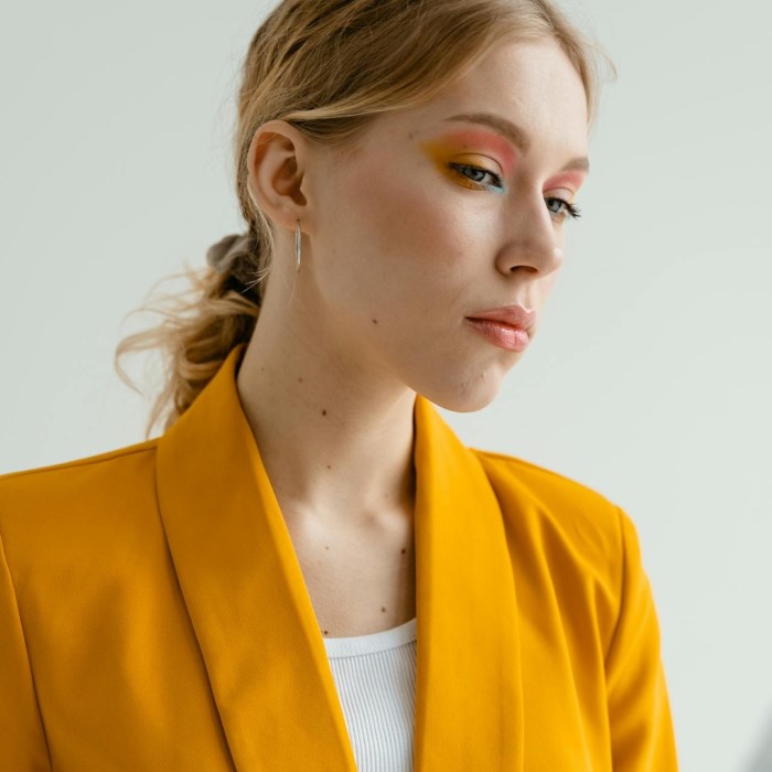 colors that look good on pale skin