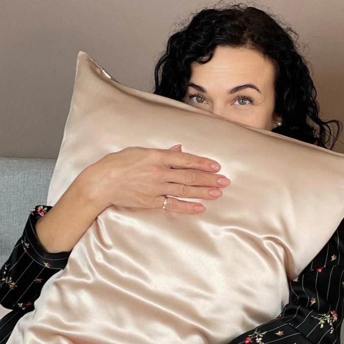 are silk pillowcases good for skin