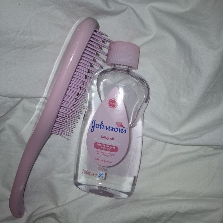 is baby oil good for your skin