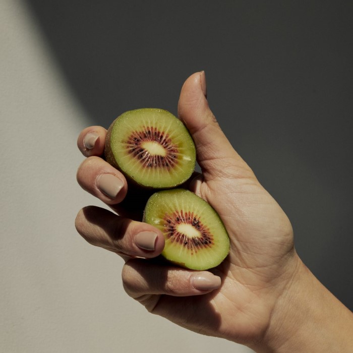 is eating kiwi skin good for you