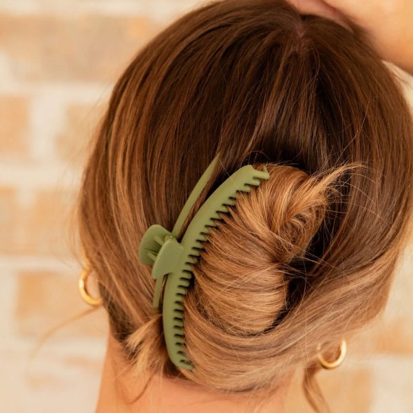 claw clip hairstyles