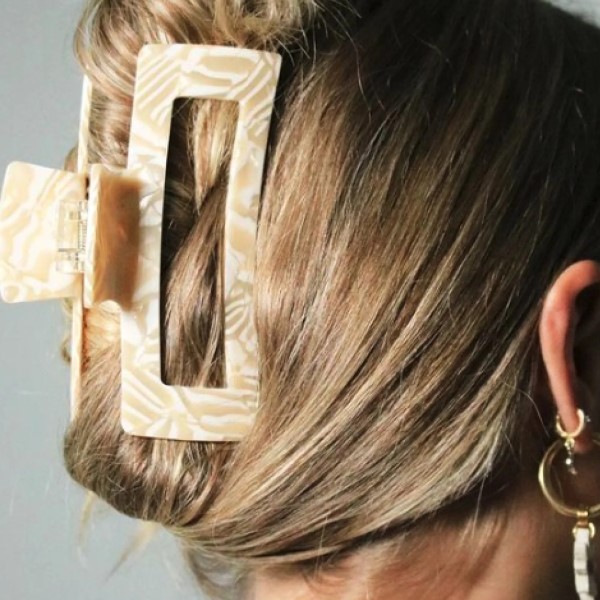 claw clip hairstyles